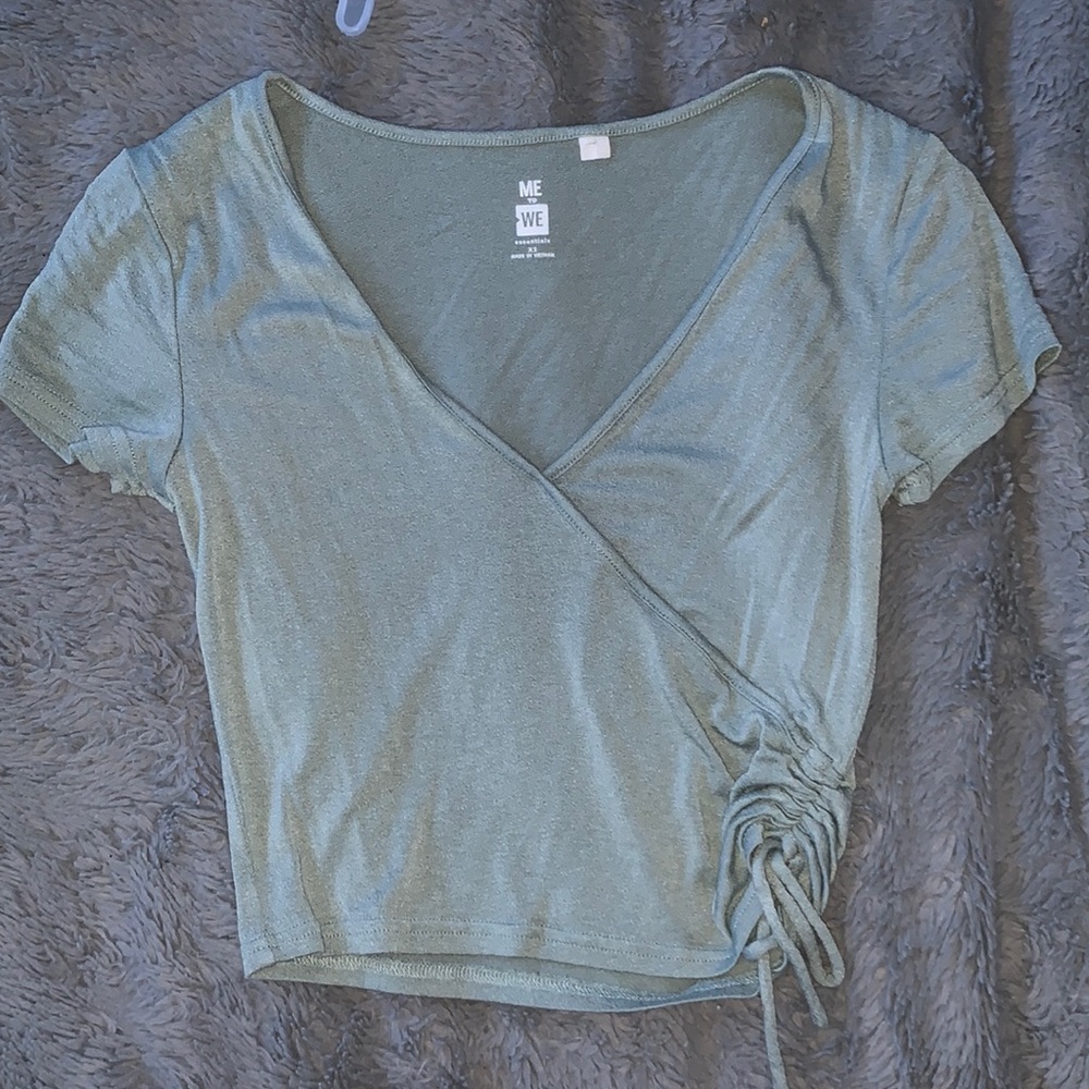 Pacsun Me to We cropped shirt